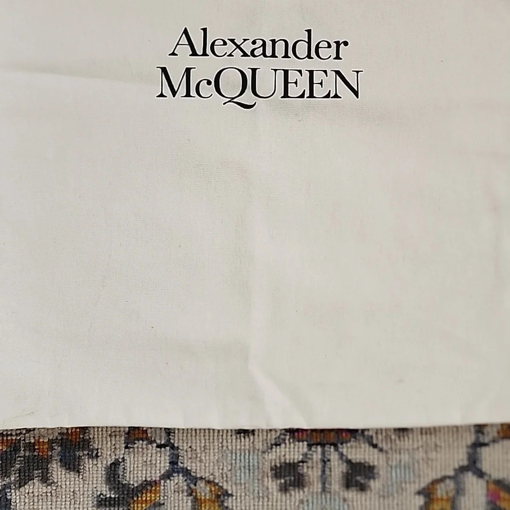 Alexander McQueen Show Bag. - Picture 3 of 11